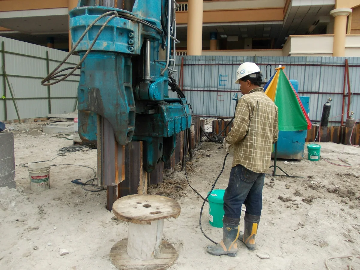 Ép cọc tải